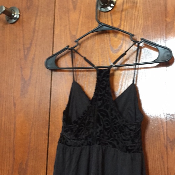Black Tanktop with Velvet Detail - Picture 3 of 3
